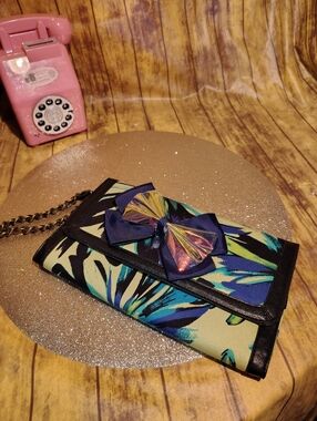 Floral Bow-Accent Chain Wristlet Clutch - Blue/Green